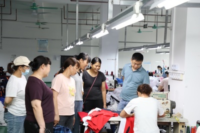 “點(diǎn)對(duì)點(diǎn)”送工服務(wù)，為來(lái)賓易地搬遷群眾鋪就就業(yè)增收路